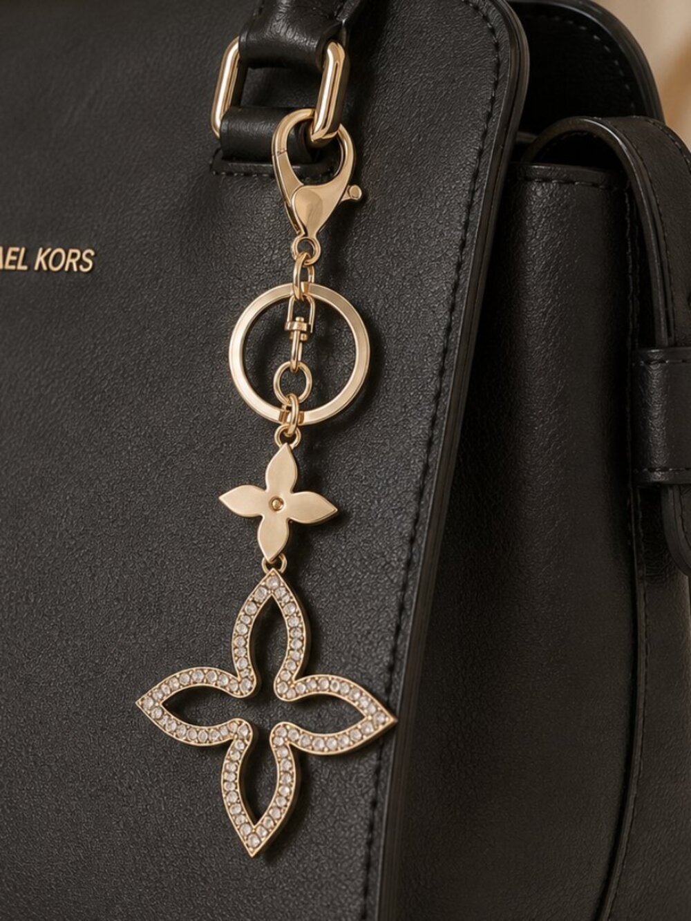 Keychain with Clover Charm – Subtle Rose Gold | Oversized Bag Charm
